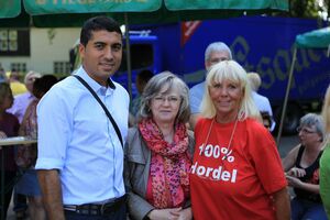 Genossen das Parkfest: Serdar Yüksel, Ottilie Scholz und Annegret Drobing. Foto: Rolf Arno Specht