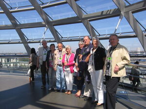 Der Himmel hatte blau geflaggt als unsere Hordeler Reisegruppe die Kuppel des Reichstags erkundete.
